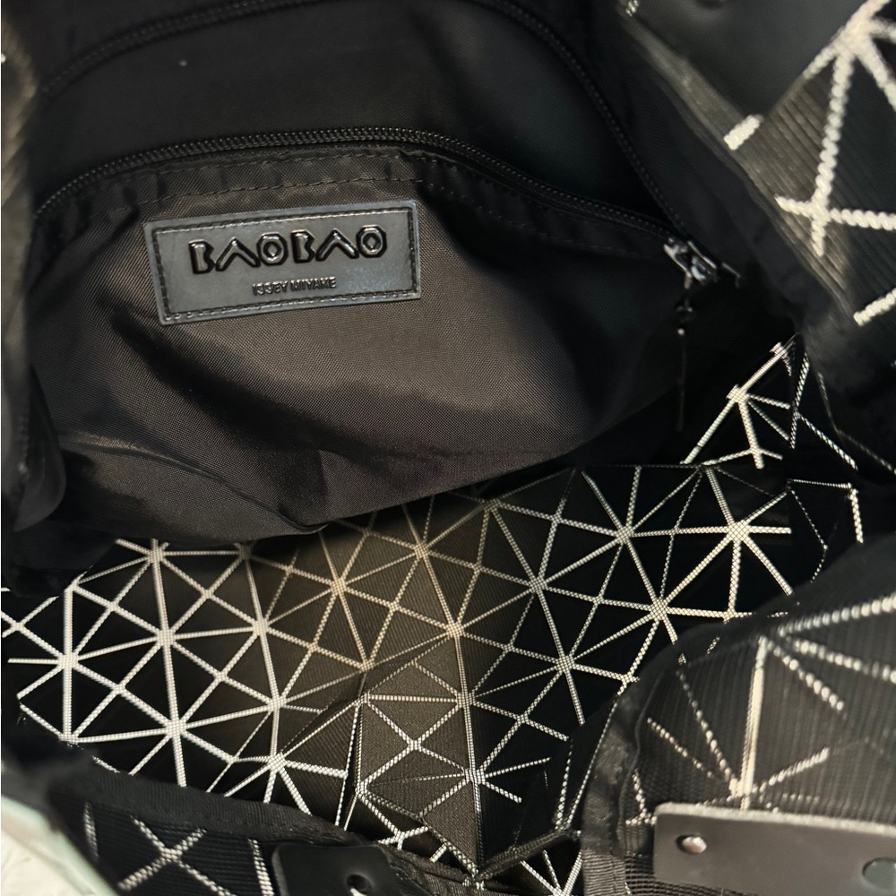 BAO BAO ISSEY MIYAKE Prism Green Tote Bag - Picture 9 of 13